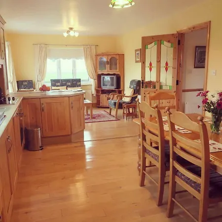 Thistledown - - Crossmolina - County Mayo - Sleeps 8 - Sister To Inglewood بيت للعطل