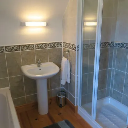 Thistledown - - Crossmolina - County Mayo - Sleeps 8 - Sister To Inglewood