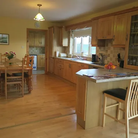 Casa vacanze Thistledown - - Crossmolina - County Mayo - Sleeps 8 - Sister To Inglewood *