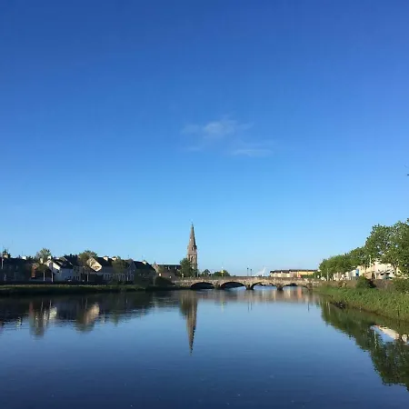 Thistledown - - Crossmolina - County Mayo - Sleeps 8 - Sister To Inglewood بيت للعطل بالينا