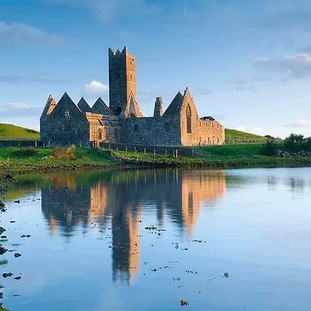 Thistledown - - Crossmolina - County Mayo - Sleeps 8 - Sister To Inglewood بيت للعطل