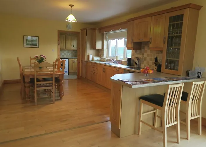 Сasa de vacaciones Thistledown - - Crossmolina - County Mayo - Sleeps 8 - Sister To Inglewood *