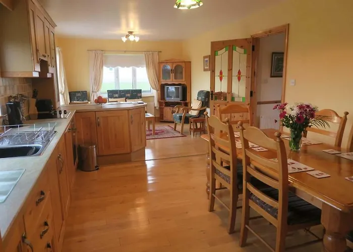 Thistledown - - Crossmolina - County Mayo - Sleeps 8 - Sister To Inglewood Сasa de vacaciones *